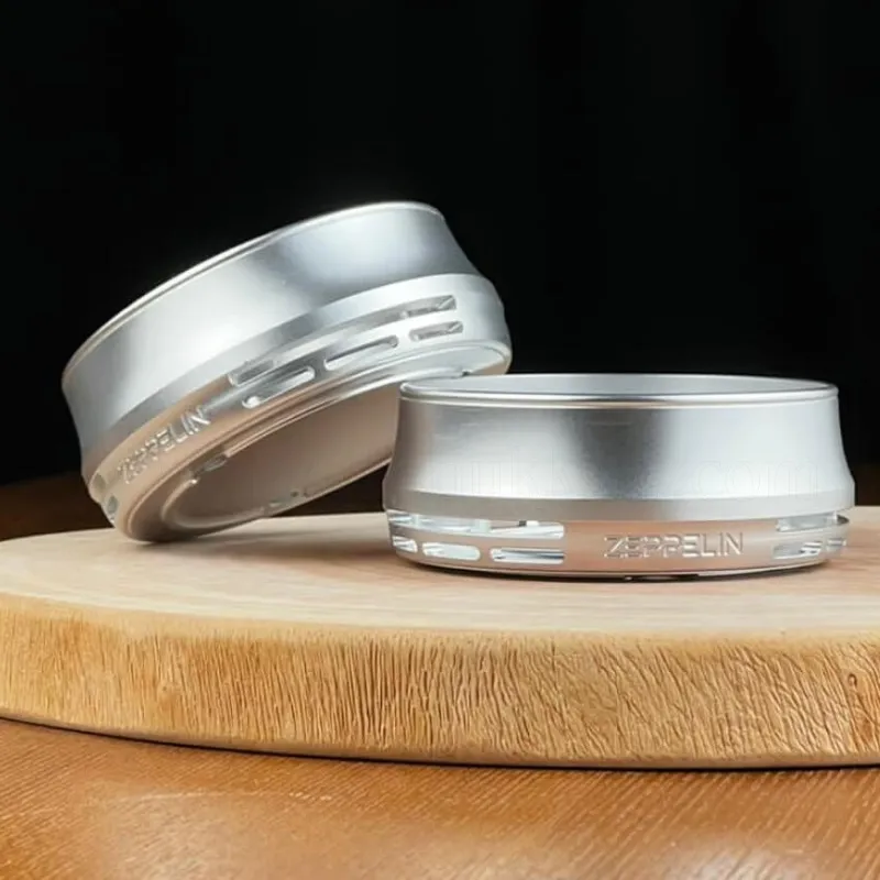 Blade Zeppelin Base Közlük